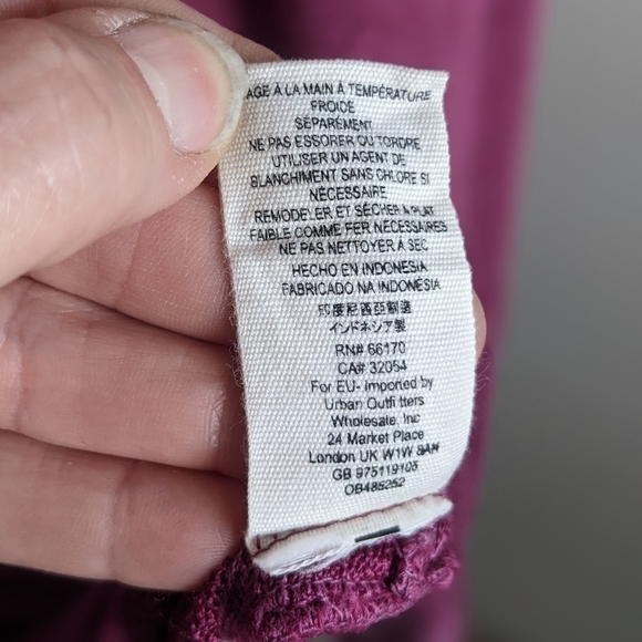 WE the Free Linen Blend Henley low V Neck with ties Oversized L Cranberry Plum - Picture 9 of 12